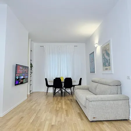 Chic Loft Porta Venezia Daire *